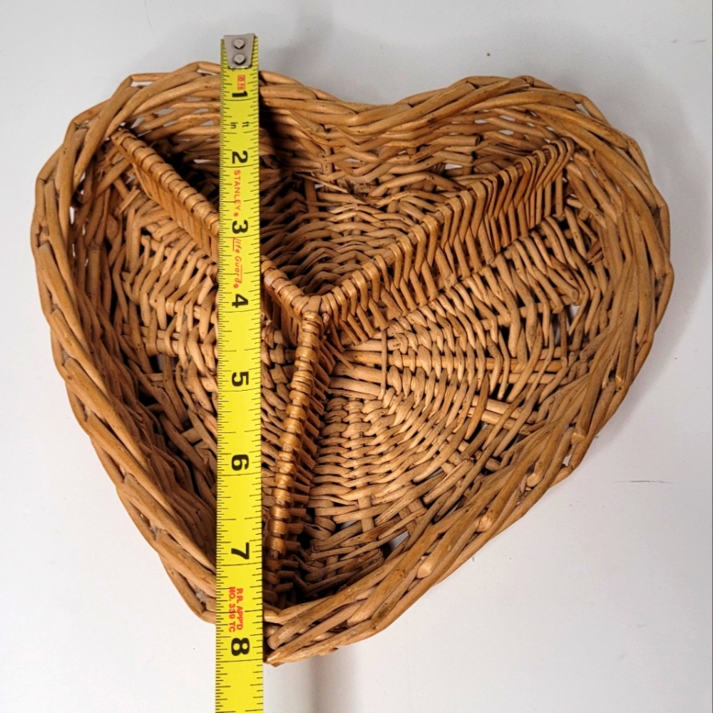 Heart Shaped Divided Vintage Basket - Picture 5 of 9